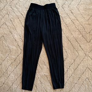 lululemon jogger